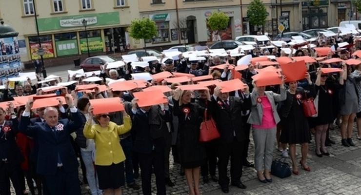 Święto Konstytucji 3 Maja - żywa flaga na rynku