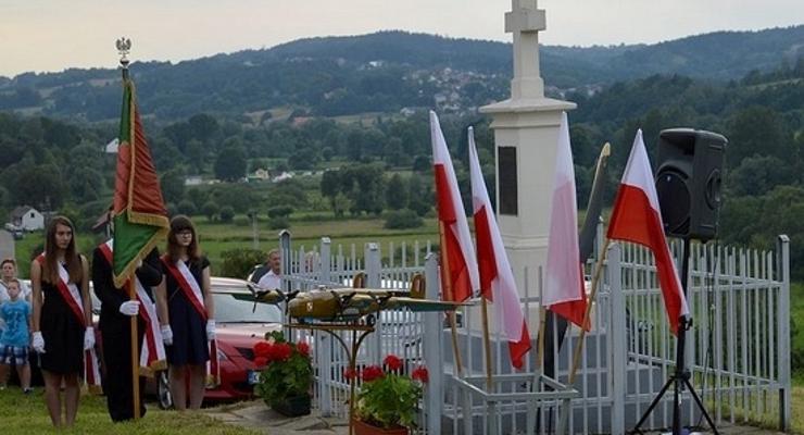 W Nieszkowicach żyje pamięć o poległych lotnikach