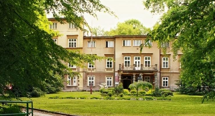 Dom spokojnej starości zamiast szkoły w Dąbrowicy
