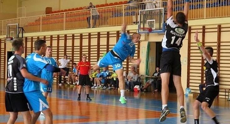 Trzecie zwycięstwo juniorów MOSiR Bochnia 