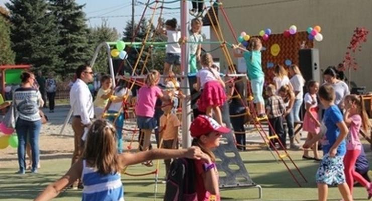 Otwarcie placu zabaw i zielonej siłowni w Krzeczowie