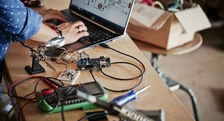 Intel zaprasza szkoły do Akademii Kodowania 