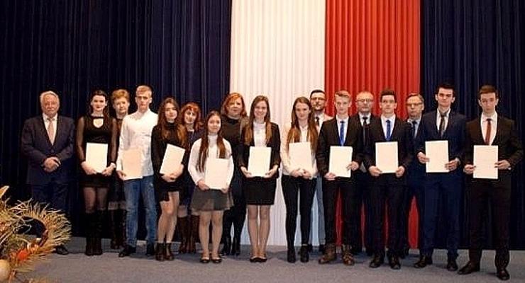 11 uczniów z powiatu otrzymało stypendia premiera