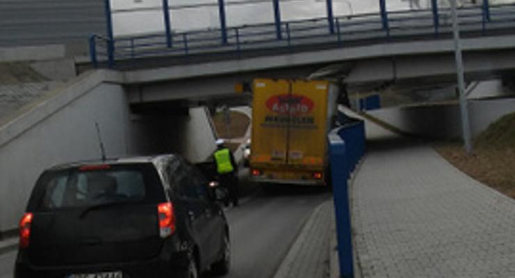  Ciężarówka za wysoka czy wiadukt za niski?