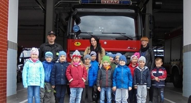 Strażacy zachęcają dzieci i młodzież do spotkań