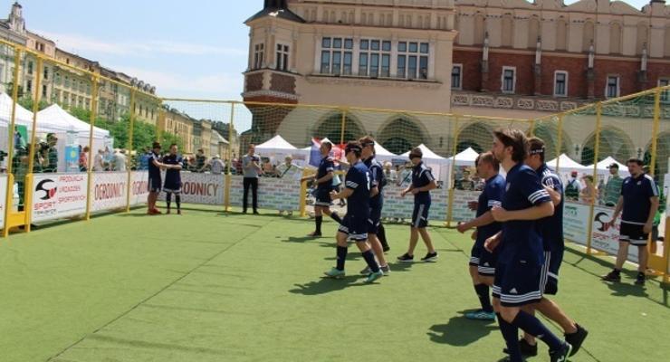 Czy można usłyszeć football?