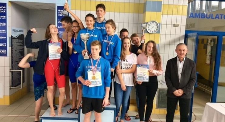 Bocheńscy pływacy z medalami