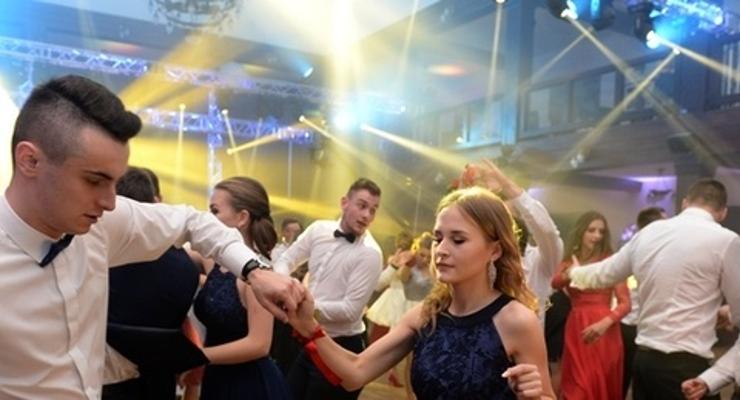 Maturzyści rozpoczęli studniówki