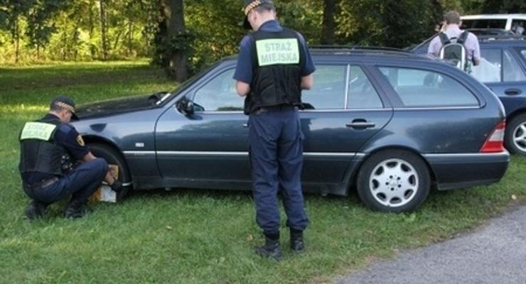Koniec z parkowaniem na trawnikach 