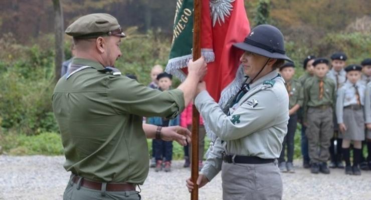 Bocheńscy harcerze z nowym sztandarem