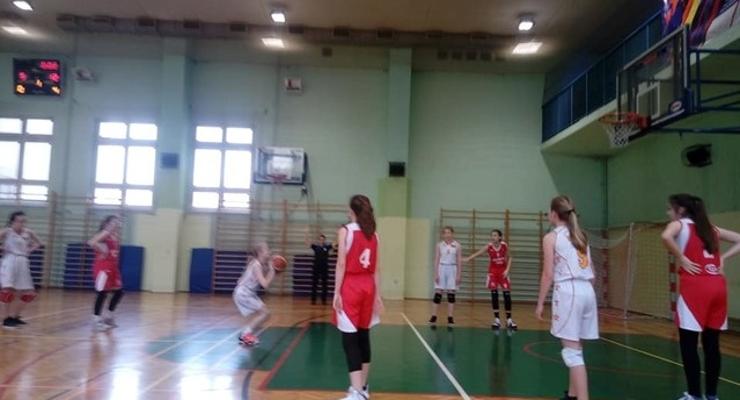 Koszykarki MOSiR Bochnia II wygrały w Tarnowie