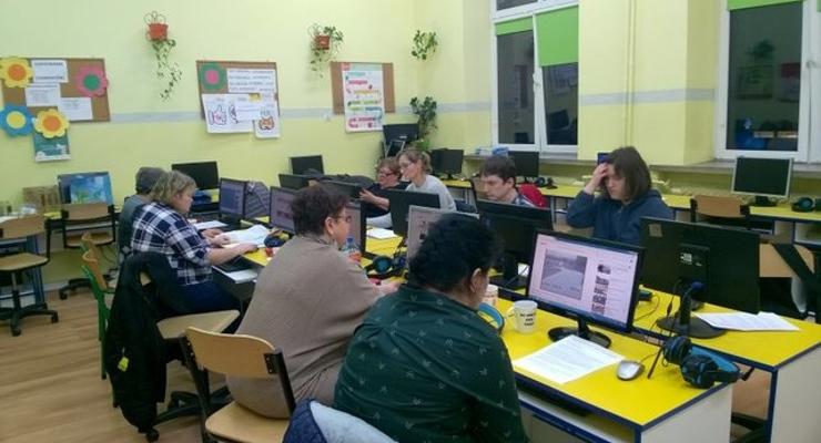 13 niepełnosprawnych uczyło się komputera