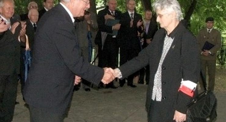 Symboliczne pojednanie nad mogiłami żołnierzy Września