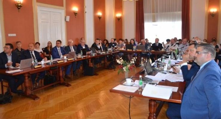 Jednogłośne absolutorium dla Adama Korty