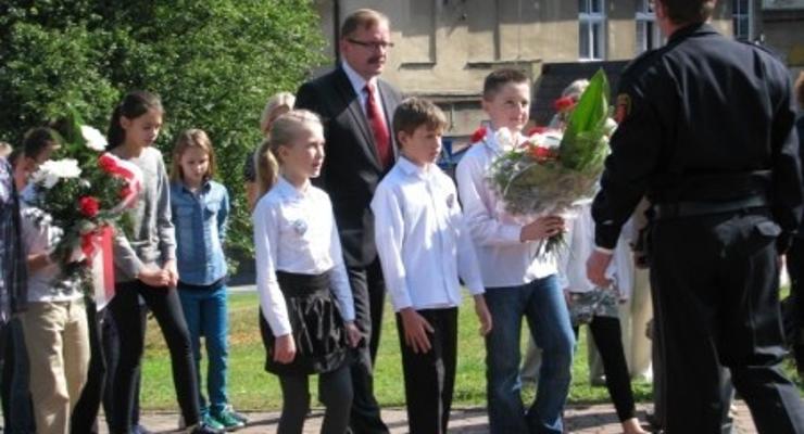 Rocznica "noża w plecy" pod pomnikiem gen. Okulickiego