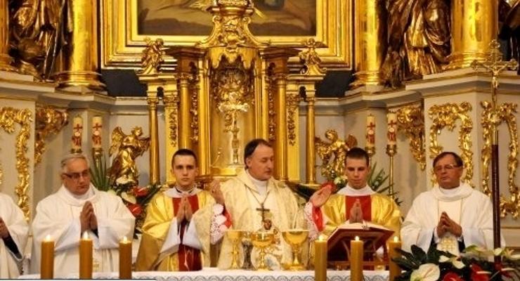 Wielki odpust rozpoczęty-biskup poświęcił ołtarz
