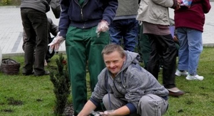 Łapanów: krokusy dla Jana Pawła II