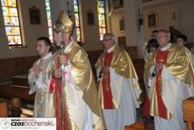 Ks. Biskup Andrzej Jeż konsekrował kościół św. Jana Niepomucena