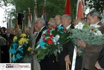 Symboliczne pojednanie nad mogiłami żołnierzy Września