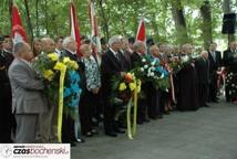 Symboliczne pojednanie nad mogiłami żołnierzy Września