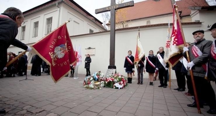 Nowy Krzyż Pamięci Narodowej pod Wawelem