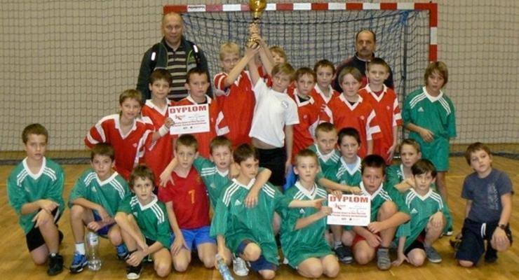"Piątka" najlepsza w piłkę ręczną