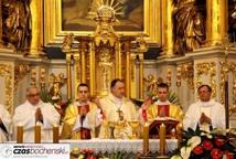 Wielki odpust rozpoczęty-biskup poświęcił ołtarz