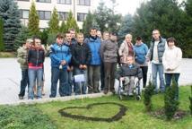 Łapanów: krokusy dla Jana Pawła II