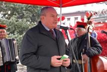 Życzenia, strojenie choinki i żywa szopka