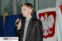 II LO: taniec i śpiew w Dniu Flagi (video)