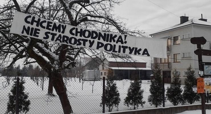 Dalej walczą o chodnik