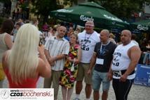 Strongman: bochnianie prężyli muskuły (foto)