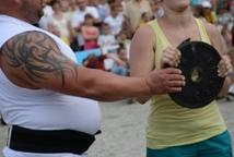 Strongman: bochnianie prężyli muskuły (foto)