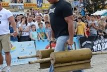 Strongman: bochnianie prężyli muskuły (foto)