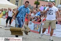 Strongman: bochnianie prężyli muskuły (foto)