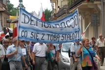 Kraków: wielki marsz w obronie wolnych mediów (video)