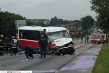 Horror w Łapczycy: zderzenie busa z tirem