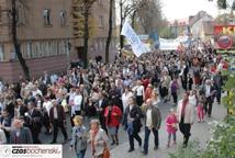 Setki bochnian i pielgrzymów w Marszu dla Życia i Rodziny