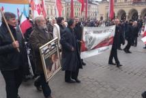 Kraków: Marsz Niepodległości-przemarsz przez rynek