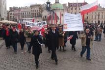 Kraków: Marsz Niepodległości-przemarsz przez rynek