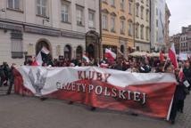 Kraków: Marsz Niepodległości-przemarsz przez rynek