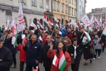 Kraków: Marsz Niepodległości-przemarsz przez rynek