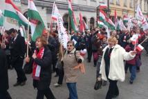 Kraków: Marsz Niepodległości-przemarsz przez rynek