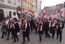 Kraków: Marsz Niepodległości-przemarsz przez rynek