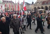 Kraków: Marsz Niepodległości-przemarsz przez rynek