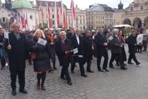 Kraków: Marsz Niepodległości-przemarsz przez rynek
