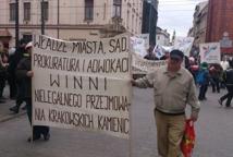 Kraków: Marsz Niepodległości-przemarsz przez rynek