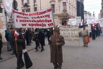 Kraków: Marsz Niepodległości-przemarsz przez rynek