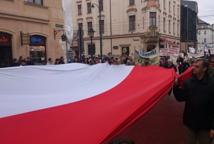 Kraków: Marsz Niepodległości-przemarsz przez rynek