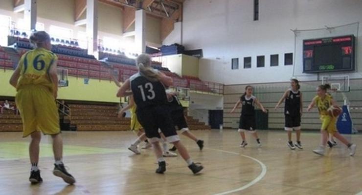 Koszykówka: przegrana dogrywka MOSiR Bochnia